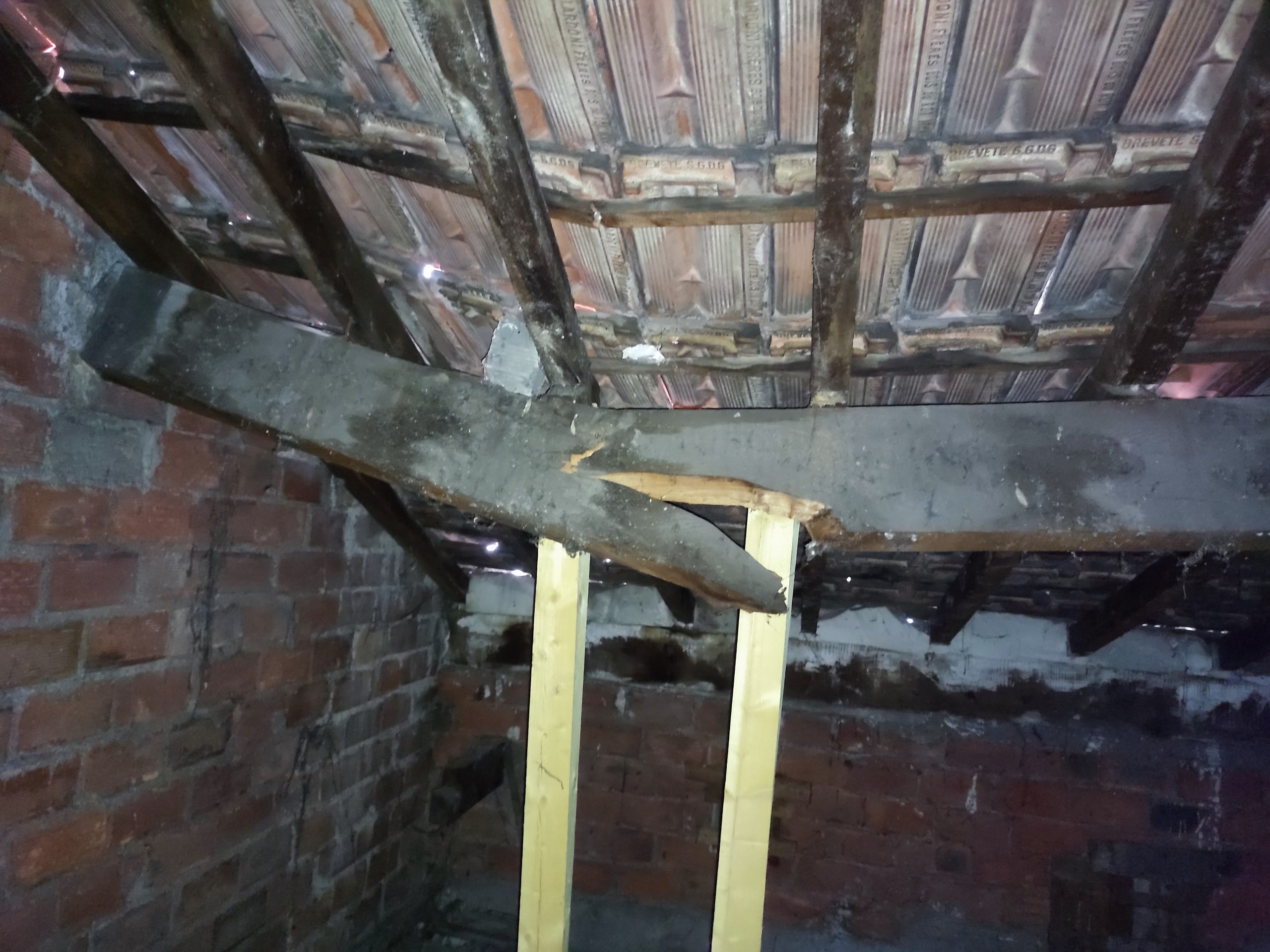 Bâtiment charpente panne avant