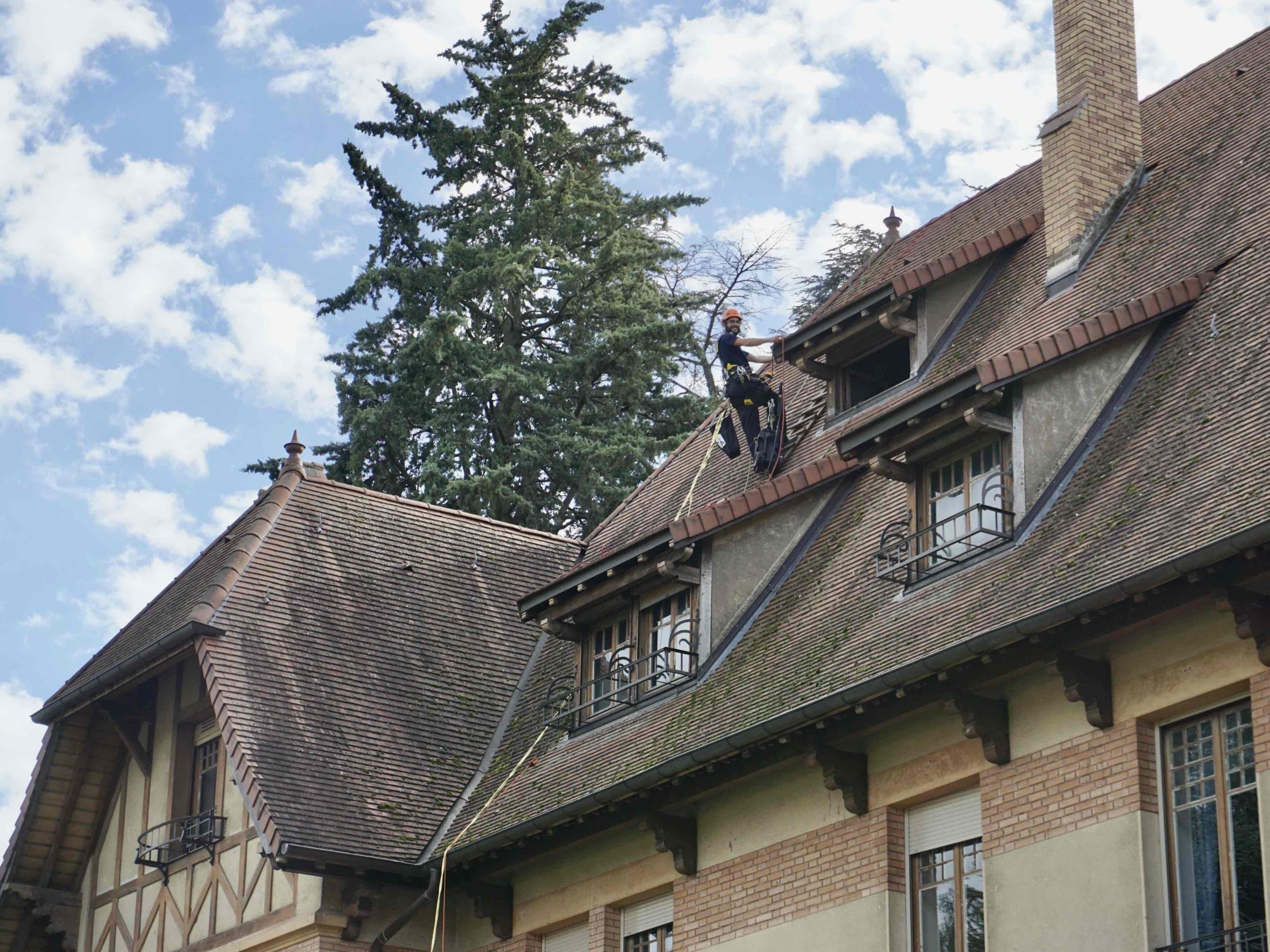 Nettoyage anti-mousse toiture Avant